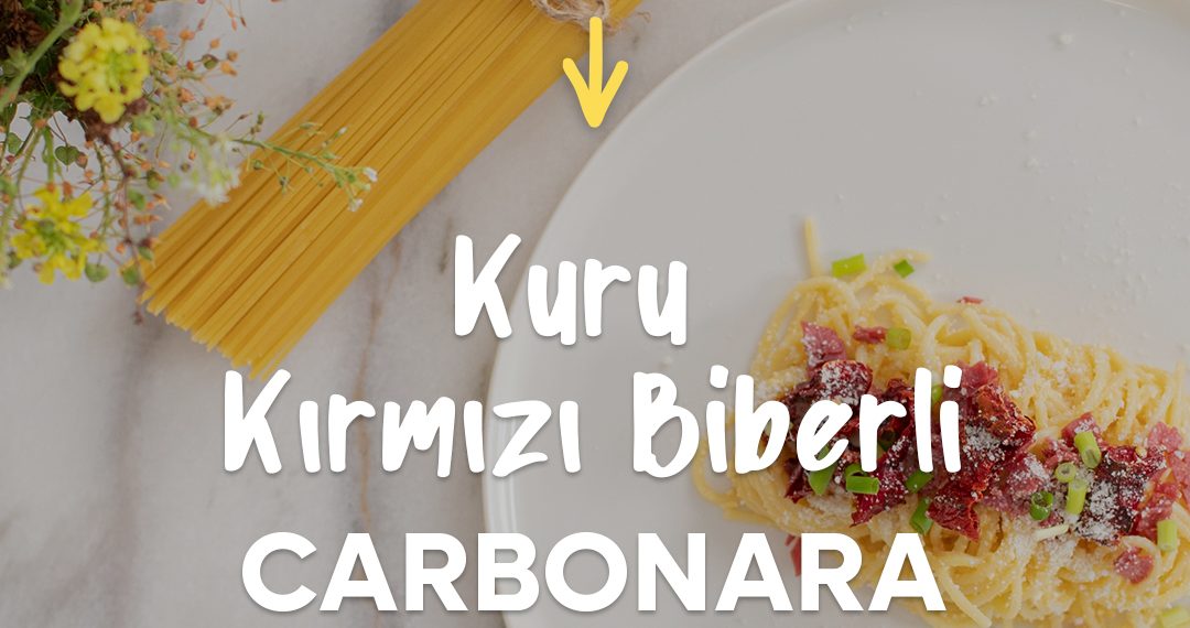 tabağın içindeki kuru kırmızı biberli makarna