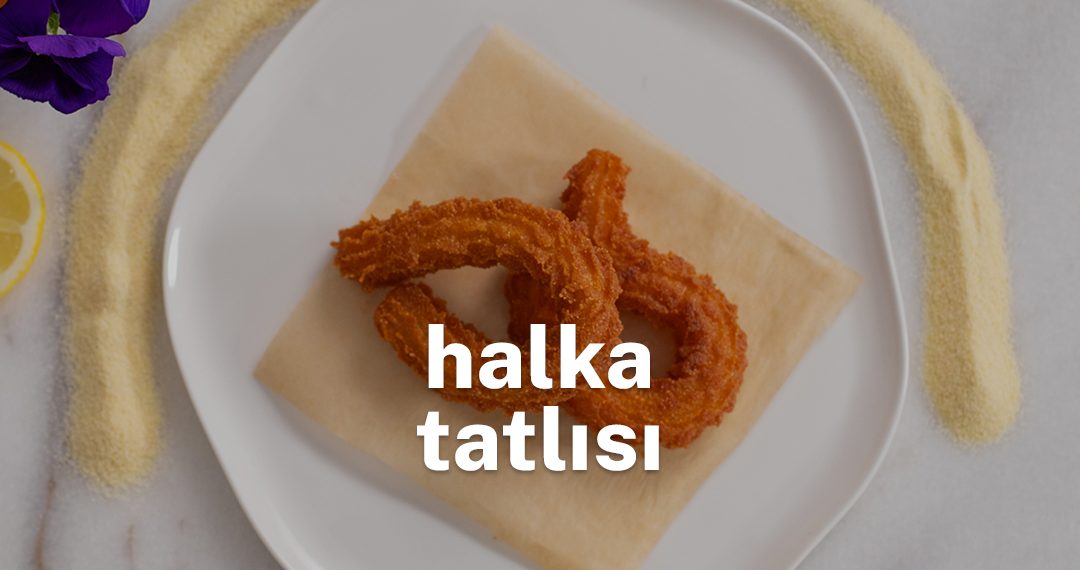 tabağın içindeki irmikli halka tatlısı