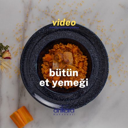 Tabağın içindeki bütün et yemeği