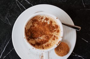 Fincanın içindeki salep