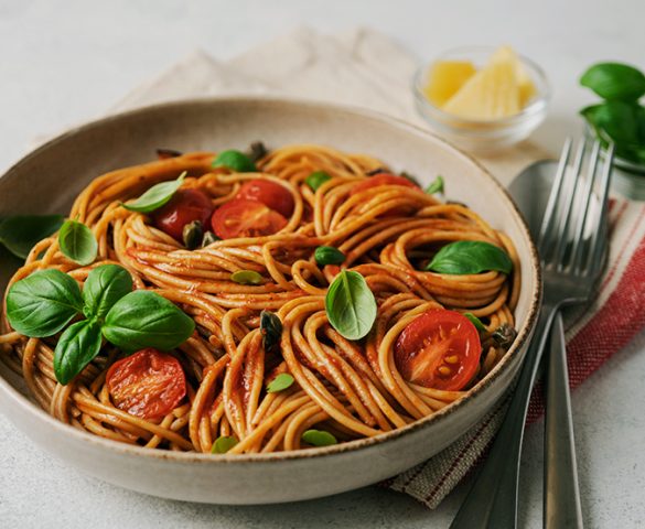 Tabağın içindeki Domatesli Spaghetti