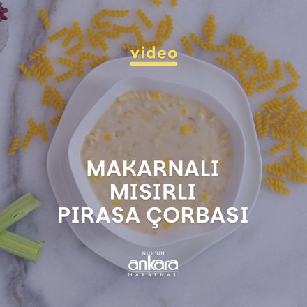 Kasenin içindeki Makarnalı Mısırlı Pırasa Çorbası