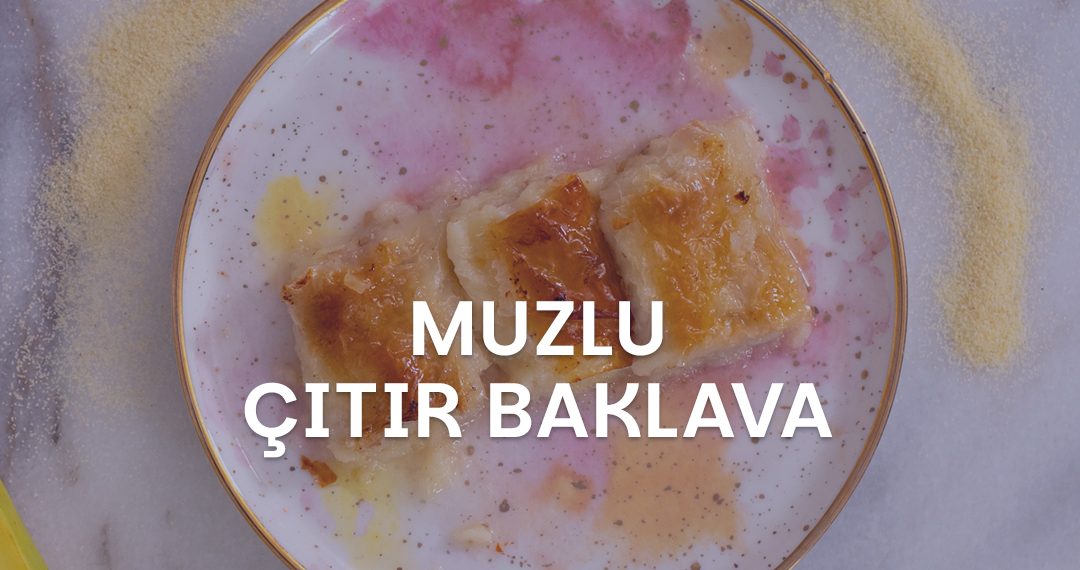 Tabağın içindeki Muzlu Çıtır Baklava