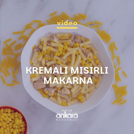 Tabağın içerisindeki Kremalı Mısırlı Makarna