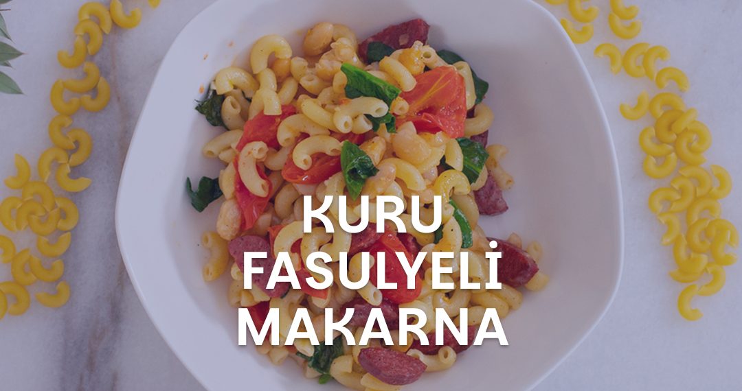 Tabağın içindeki Kuru Fasulyeli Makarna