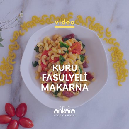 Tabağın içindeki Kuru Fasulyeli Makarna