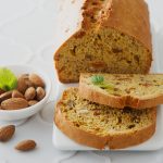 Badem Unundan Yapılmış ve Bademle Süslenmiş Ekmek